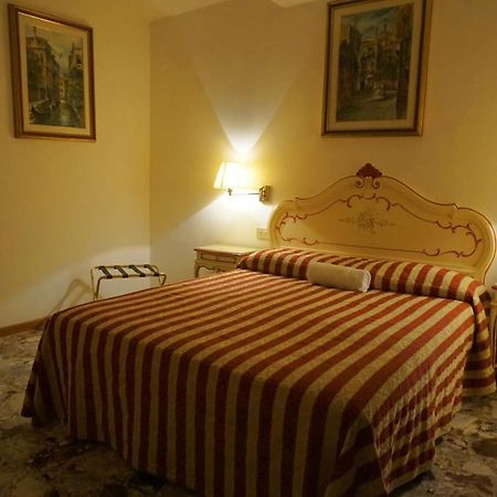 Guesthouse Al Profeta เวนิส ภายนอก รูปภาพ