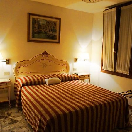 Guesthouse Al Profeta เวนิส ภายนอก รูปภาพ