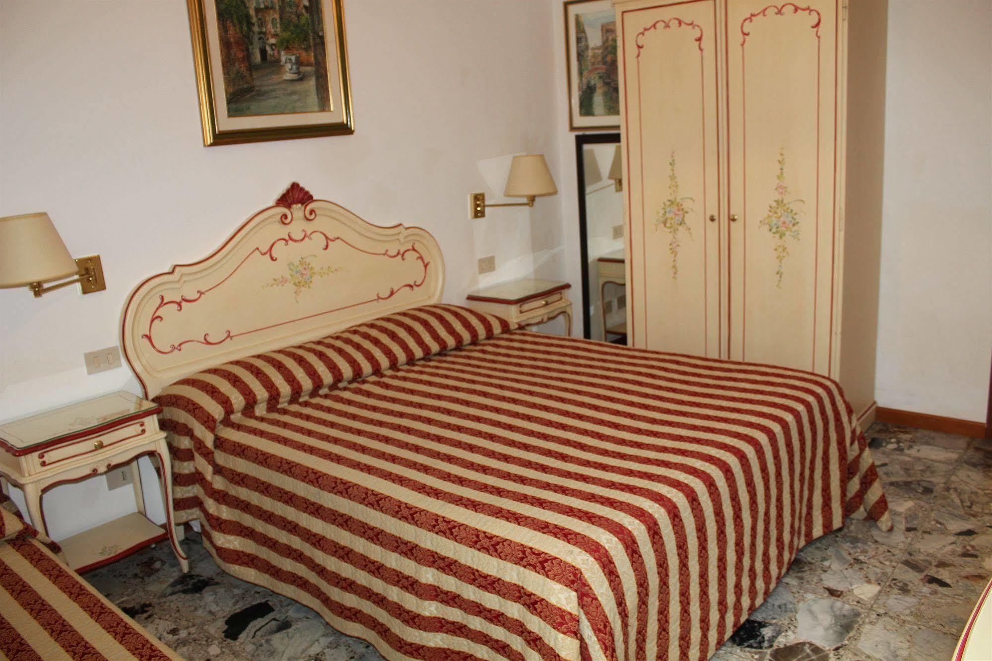 Guesthouse Al Profeta เวนิส ภายนอก รูปภาพ