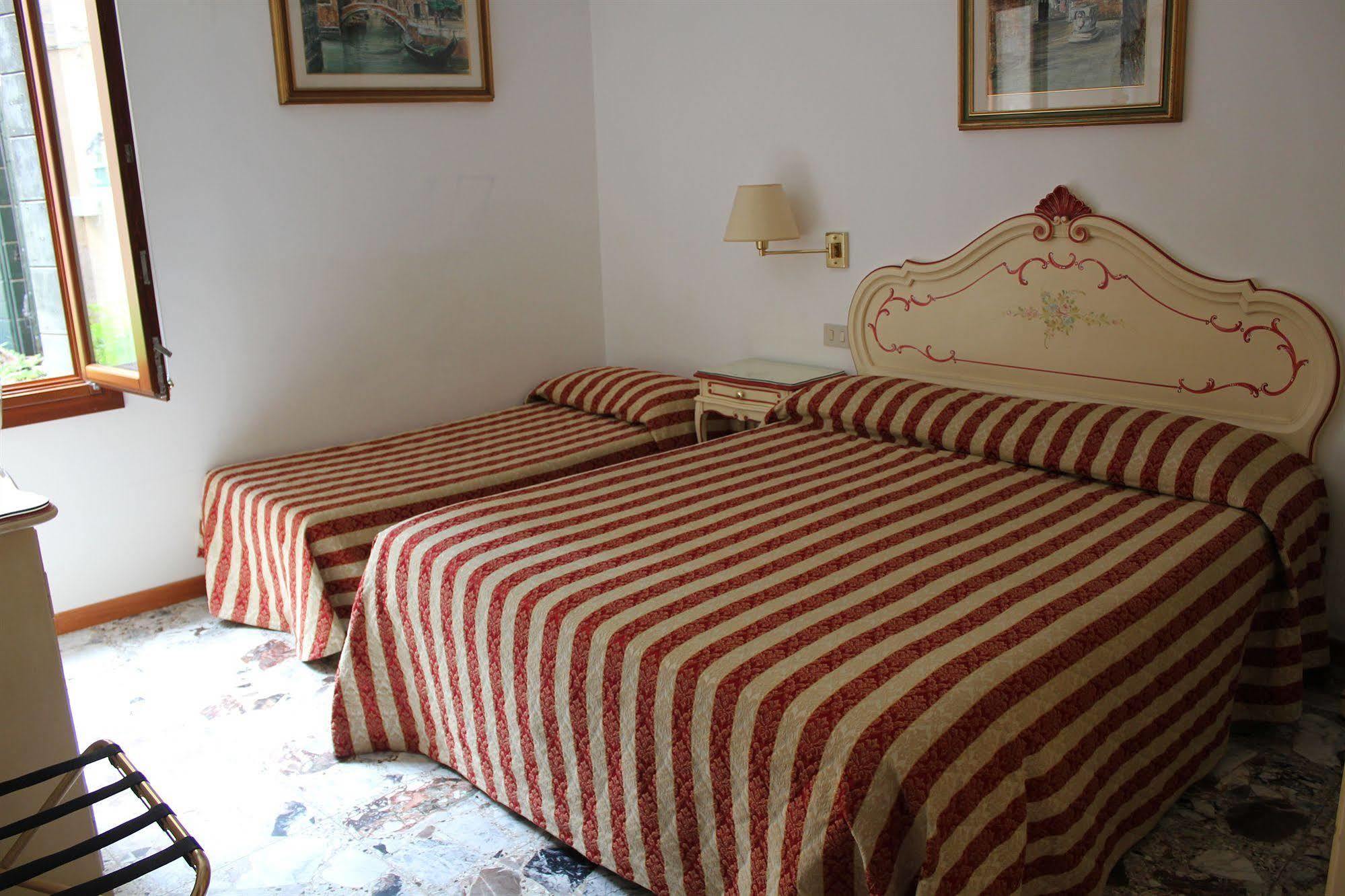Guesthouse Al Profeta เวนิส ภายนอก รูปภาพ