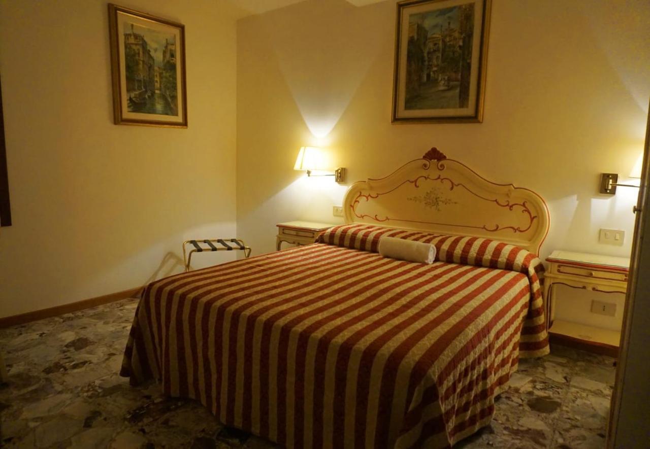 Guesthouse Al Profeta เวนิส ภายนอก รูปภาพ