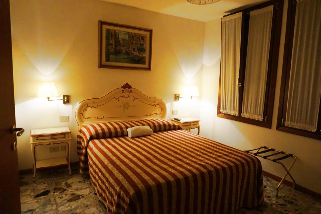 Guesthouse Al Profeta เวนิส ภายนอก รูปภาพ